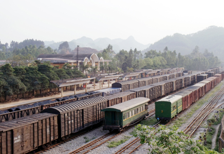 Từ giữa năm ngoái, công ty mẹ Đường sắt Việt Nam cũng đã có văn bản gửi Cục Đường sắt Côn Minh và giao cho hai công ty con là TNHH MTV Đường sắt Hà Nội và Công ty Cổ phần Vận tải và Thương mại Đường sắt đứng ra thương thảo với đối tác và xúc tiến thủ tục hợp đồng