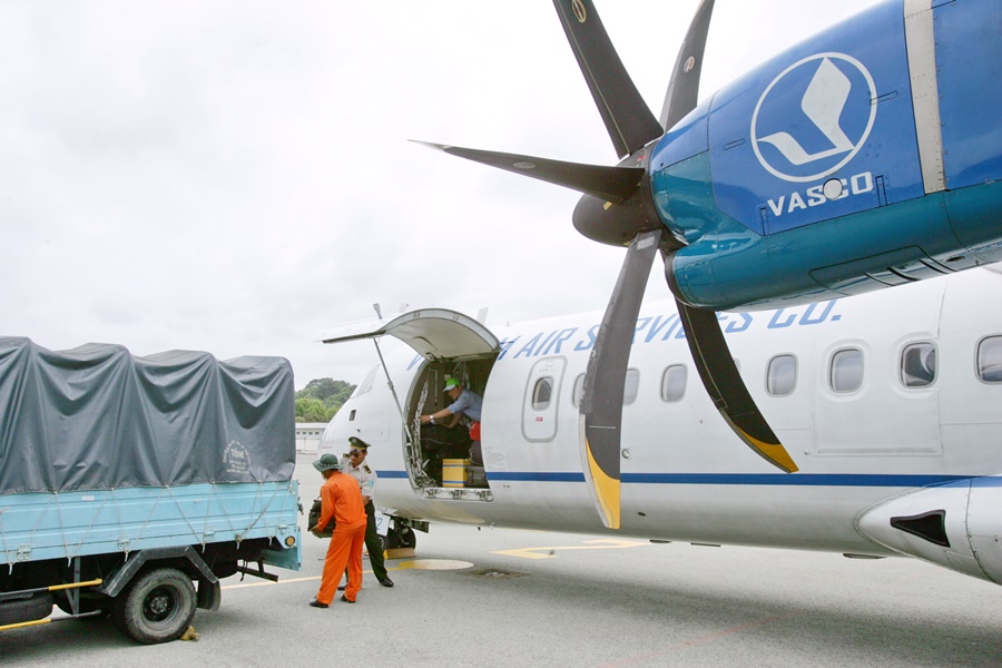 ASCO đang thực hiện vận tải khách, thường lệ trên các đường bay từ TP. HCM đi  các địa phương phía nam như: Cà Mau, Côn Đảo, Phú Quốc, Rạch Giá, Cần Thơ ... bằng máy bay ATR72 (65 chỗ ngồi) do Pháp sản xuất.