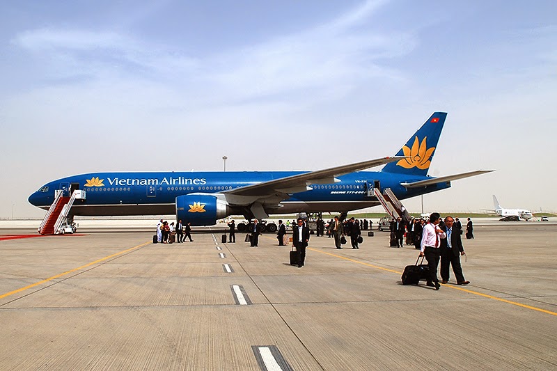 Hiện nay ở Việt Nam có tổng cộng 21 sân bay có hoạt động bay dân sự trong đó có 8 sân bay quốc tế, trong đó có 2 sân bay dân dụng nội địa đang tiến hành nâng cấp và xây dựng trở thành cảng hàng không quốc tế trong tương lai (Sân bay Liên Khương và Sân bay Cát Bi)