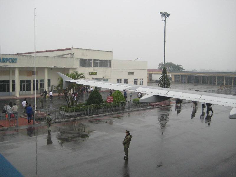 Thời tiết xấu buộc các chuyến bay và hạ cánh từ sân bay Cát Bi phải hủy