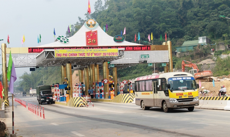 Trạm thu phí Quốc lộ 6 Xuân Mai - Hòa Bình hoàn vốn cho Dự án đặt tại thị trấn Lương Sơn từ khi đi vào hoạt động từ ngày 20/10/2015 đã nhiều lần bị người dân phản đối vì mức thu phí quá cao.