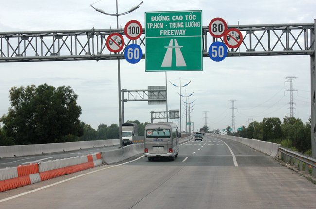 Nhà nước sẽ hỗ trợ thông qua việc giao cho nhà đầu tư quyền thu phí đường cao tốc Tp. Hồ Chí Minh - Trung Lương với thời gian 4 năm 11 tháng (kể từ ngày 01/01/2030)