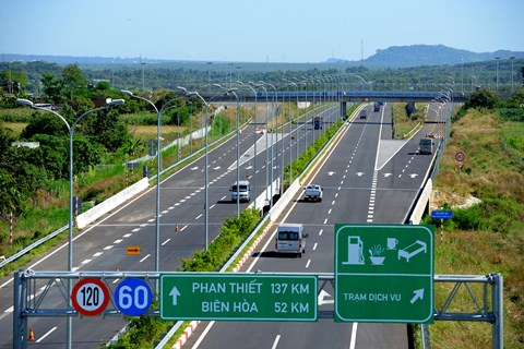 Tuyến cao tốc Bắc Nam phía Đông đoạn Tp.HCM - Long Thành - Dầu Giây do VEC đầu tư được đưa vào khai thác năm 2014 đã tạo cú hích cho thu hút đầu tư khu vực Đông Nam Bộ