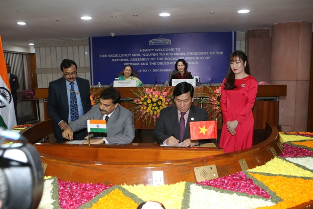  Lễ Ký kết được thực hiện dưới sự Chứng kiến của Ủy viên Bộ Chính trị - Chủ tịch Quốc hội Nguyễn Thị Kim Ngân và chủ tịch Hạ viện Ấn Độ - bà Smt. Sumitra Mahajan trong khuôn khổ chuyến thăm chính thức của Chủ tịch Quốc hội tới Cộng hòa Ấn Độ từ ngày 8 - 11/12/2016.
