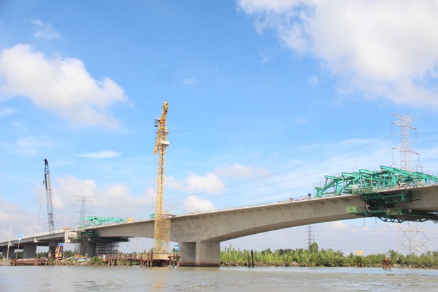 Việc hợp long cầu Sông Chà là một mốc quan trọng, bởi cây cầu này là cầu nối liền cầu dây văng Bình Khánh (Gói thầu J1) và cầu dây văng Phước Khánh (Gói thầu J3) của Dự án; đồng thời, đây là một trong 11 gói thầu xây lắp chính của Dự án đã hoàn thành vượt tiến độ, góp phần quan trọng đưa Dự án về đích đúng tiến độ. 