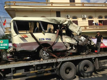 Vụ tai nạn xe khách biển kiểm soát 17K 2869 xảy ra ngày 30/01/2017 tại thành phố Uông Bí, tỉnh Quảng Ninh, làm 2 người tử vong và 27 người bị thương