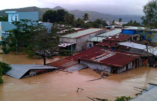 ước lũ dâng cao tận nóc nhà ở khu vực Diêu Trì, Bình Đĩnh trong đợt mưa lũ hồi giữa tháng 11/2016