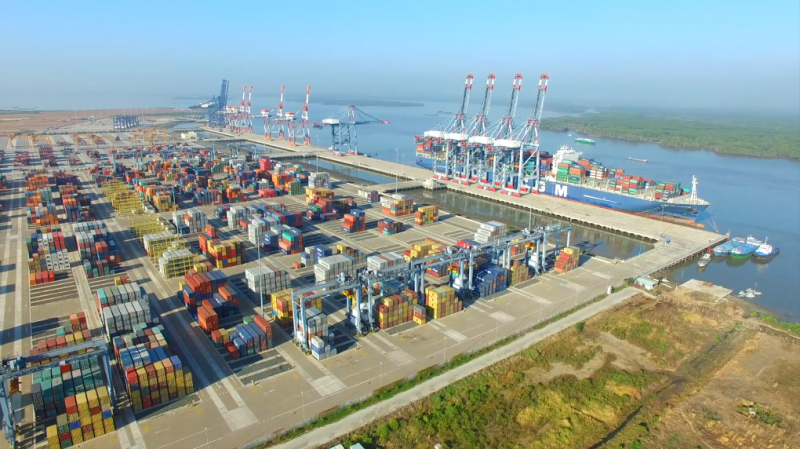 CMIT là cảng nước sâu duy nhất ở Việt Nam có khả năng xếp dỡ cho siêu tàu vận tải