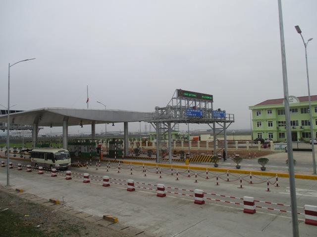 Ngày 6/3, Công  ty TNHH BOT Hùng Thắng - Phú Thọ đã tổ chức thu phí sử dụng đường bộ tại trạm đặt  tại km 67+300 quốc lộ 32 (Tam Nông), tỉnh Phú Thọ.  