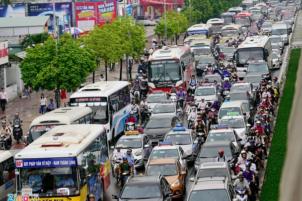 Ùn tắc giao thông tại Hà Nội ngày một diễn biến phức tạp