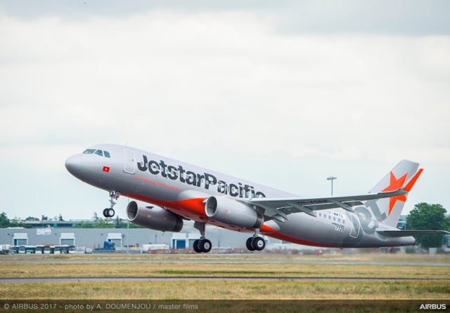 Chiếc máy bay Airbus A320ceo của Jetstar Pacific cất cánh từ sân bay Toulouse - Pháp 