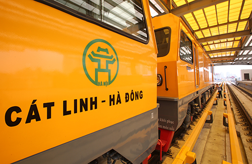 Tổng thầu EPC Trung Quốc vừa tiến hành chạy thử toa xe công trình trên một số đoạn tuyến đường sắt trên cao Cát Linh - Hà Đông