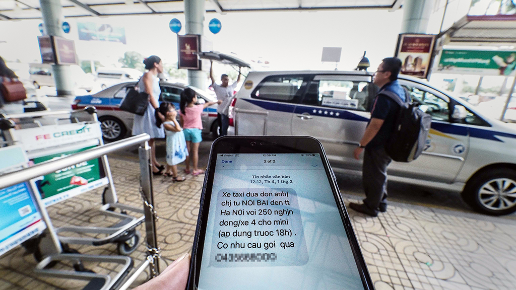 ột số hãng taxi đã có được thông tin hành trình và số điện thoại của hành khách đi máy bay để tiếp thị dịch vụ, đặc biệt là dịch vụ đi, đến các Cảng HKQT Nội Bài và Cam Ranh l