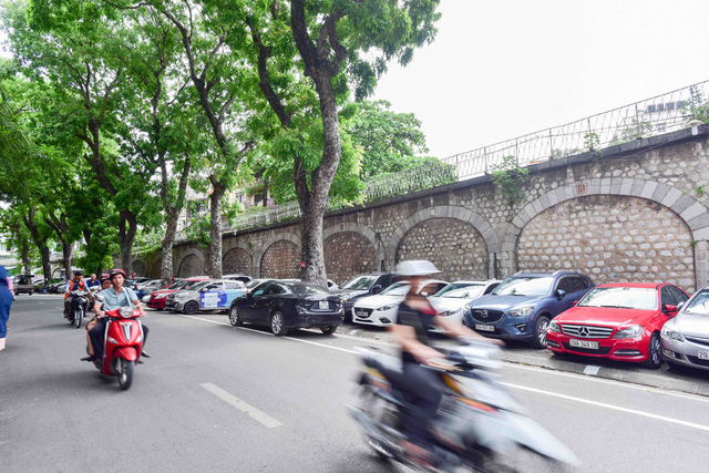 UBND TP Hà Nội mong muốn được chấp thuận cho đục thông 127 vòm cầu đường sắt từ phố Phùng Hưng đến ga Long Biên (phường Đồng Xuân, quận Hoàn Kiếm) để cải tạo thành các không gian văn hóa.