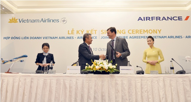 CEO Vietnam Airlines Dương Chí Thành và CEO Air France Franck Terner tại lễ ký kết
