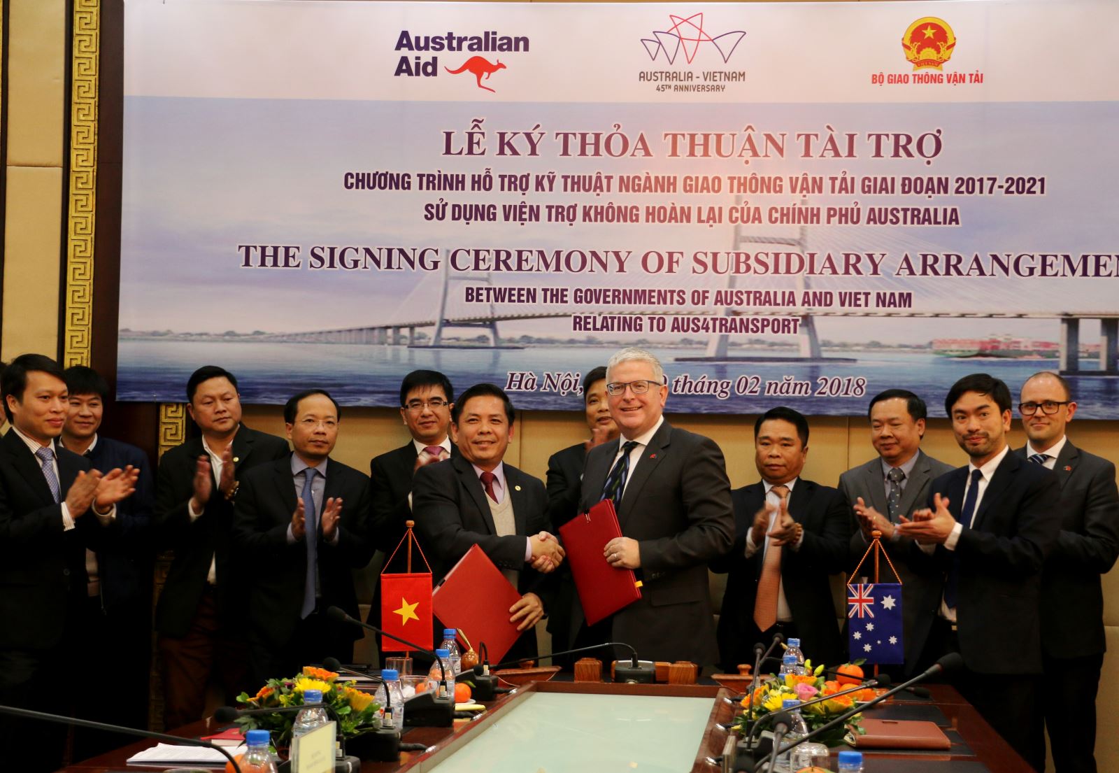 Bộ trưởng Nguyễn Văn Thể và Đại sứ Australia tại Việt Nam Craig Chittick ký Thỏa thuận Chương trình Hỗ trợ kỹ thuật ngành GTVT