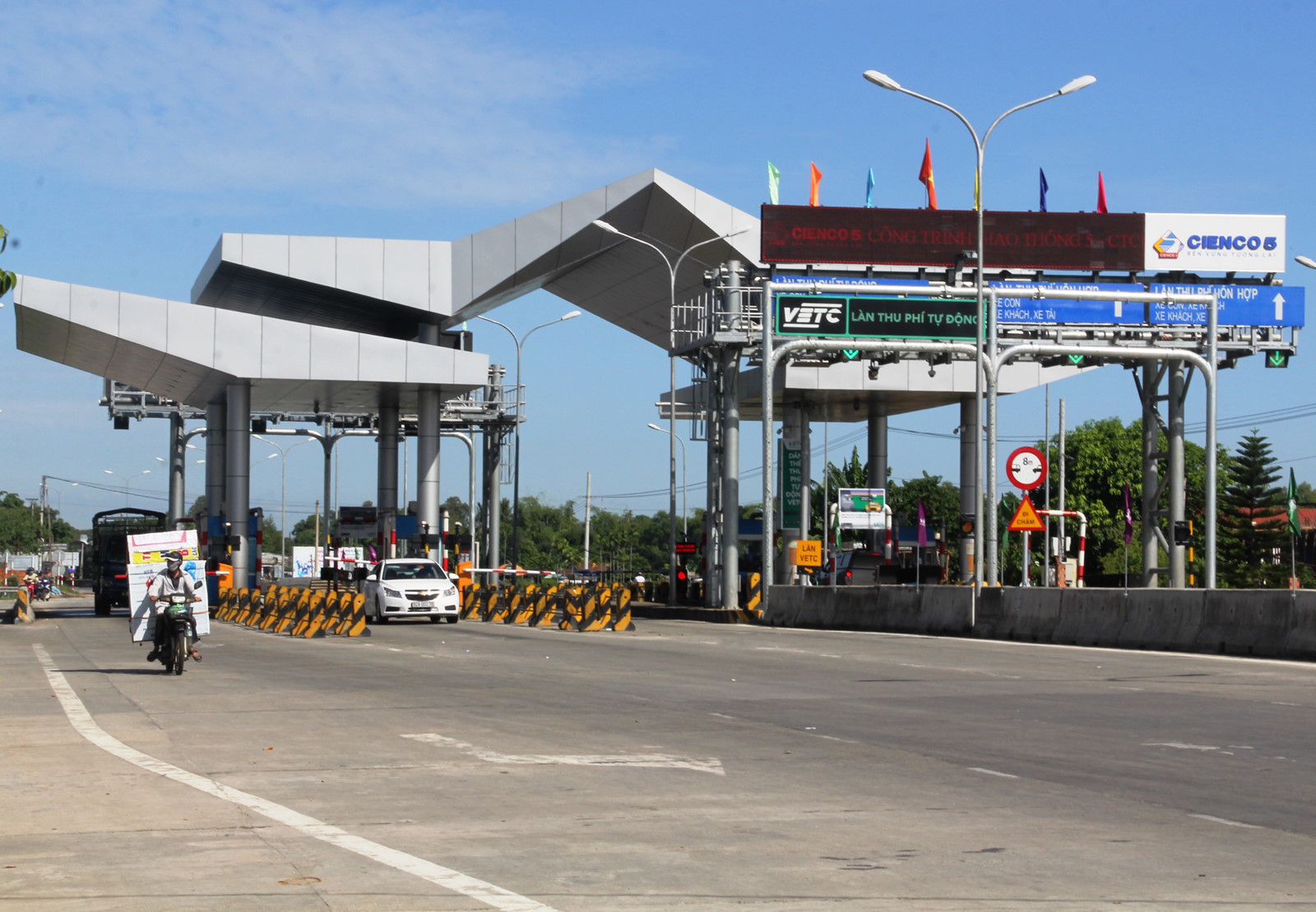 BOT Tam Kỳ là trạm thu phí hoàn vốn cho Dự án mở rộng QL1 đoạn qua địa bàn Quảng Nam (Km 942 – Km 1027).
