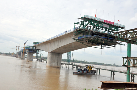 Dự án xây dựng cầu Hưng Hà dự kiến hoàn thành vào cuối tháng 5/2018, vượt tiến độ 12 tháng