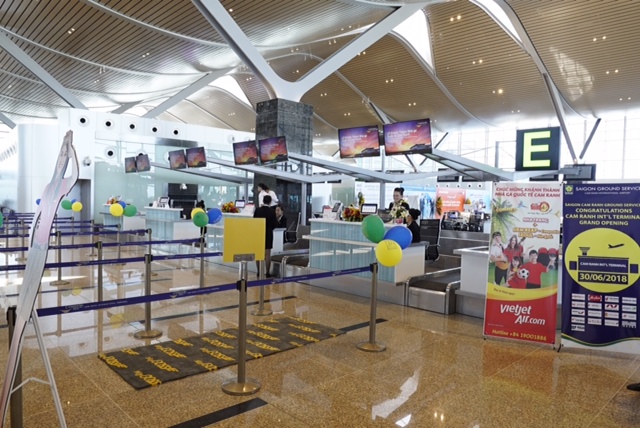Tại nhà ga mới quốc tế mới, thời gian mở quầy làm thủ tục của Vietjet đối với các chuyến bay quốc tế vẫn được áp dụng là 3 tiếng trước giờ khởi hành và thời gian đóng quầy là 50 phút trước giờ khởi hành. 