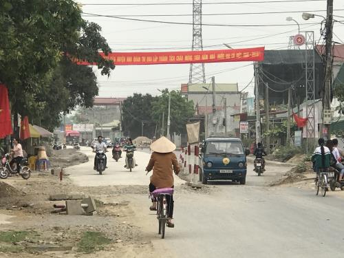Đối với tuyến chính trên địa bàn huyện Nho Quan, Dự án đang còn vướng rải rác 217 hộ dân với tổng chiều dài hai bên tuyến khoảng 2,5km qua địa bàn xã Quỳnh Lưu, xã Phú Lộc và xã Đồng Phong. 