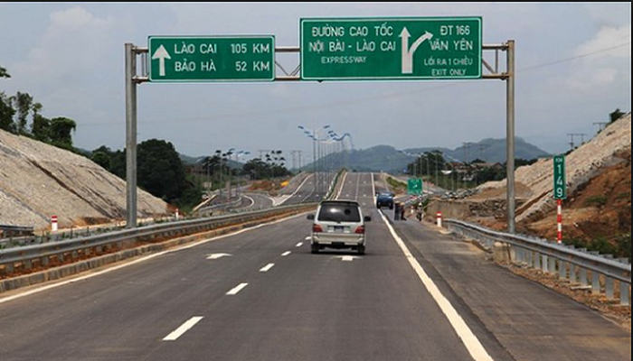 Từ ngày 6/9/2018, đơn vị quản lý khai thác tuyến cao tốc Nội Bài – Lào Cai đã phải tạm dừng phục vụ toàn bộ các phương tiện lưu thông trên đường cao tốc, đoạn từ IC12 (Km114+100) đến IC14 (Km149+705) để xử lý sự cố cầu Ngòi Thủ.