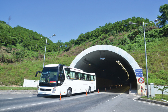 Hầm đường bộ qua Đèo Cả (bao gồm hầm Đèo Cả, hầm Cổ Mã) được khởi công năm 2012 và hoàn thành ngày 21/8/2017 đã góp phần tạo động lực phát triển cho vùng kinh tế Nam Trung Bộ.