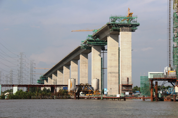 Thi công cầu dây văng Phước Khánh (Gói thầu J3) Dự án đường cao tốc Bến Lức - Long Thành,  có độ cao tĩnh không thông thuyền lớn nhất Việt Nam do VEC làm chủ đầu tư.