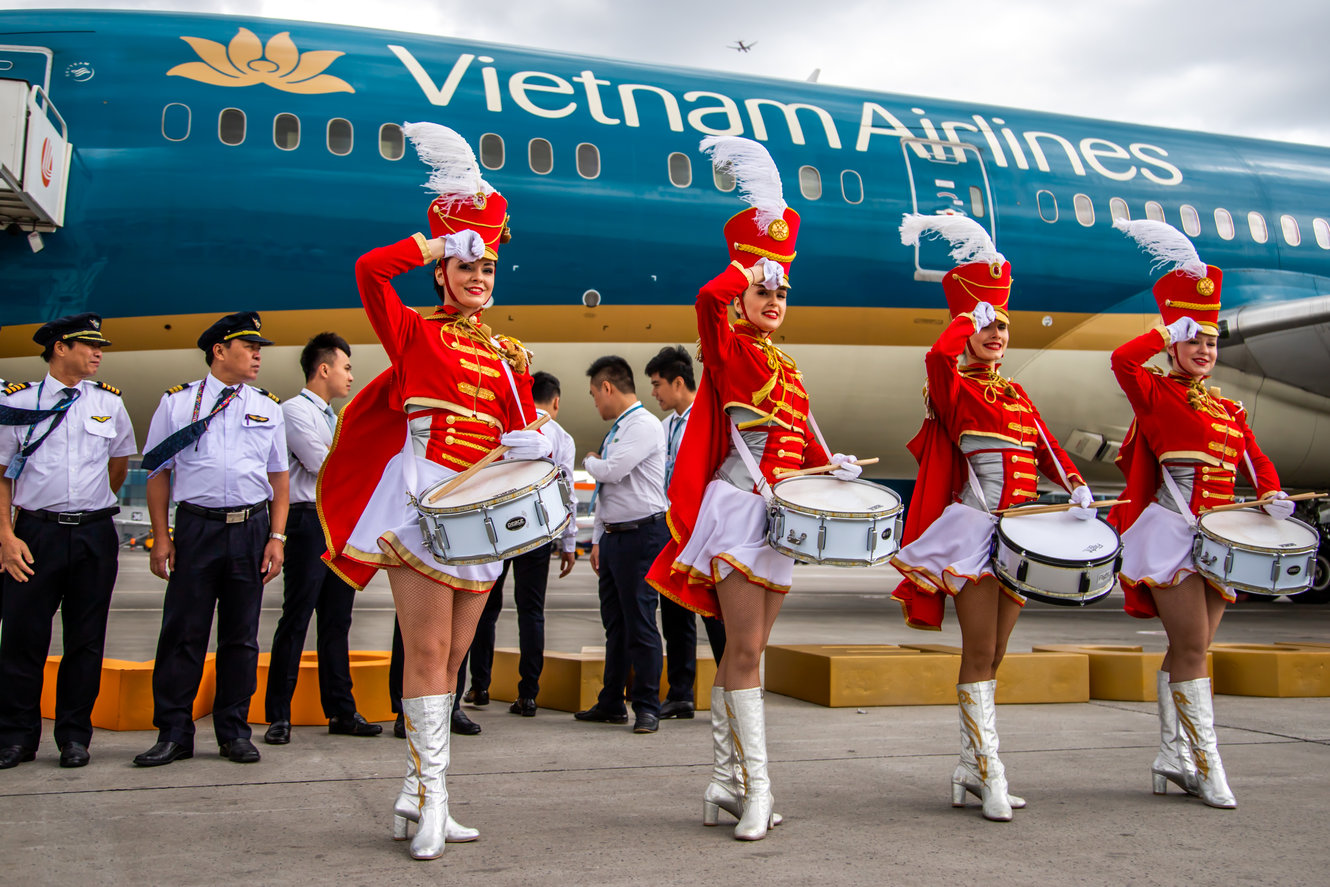 Nghi lễ chào đón chuyến bay đầu tiên của Vietnam Airlines tới sân bay Sheremetyevo.