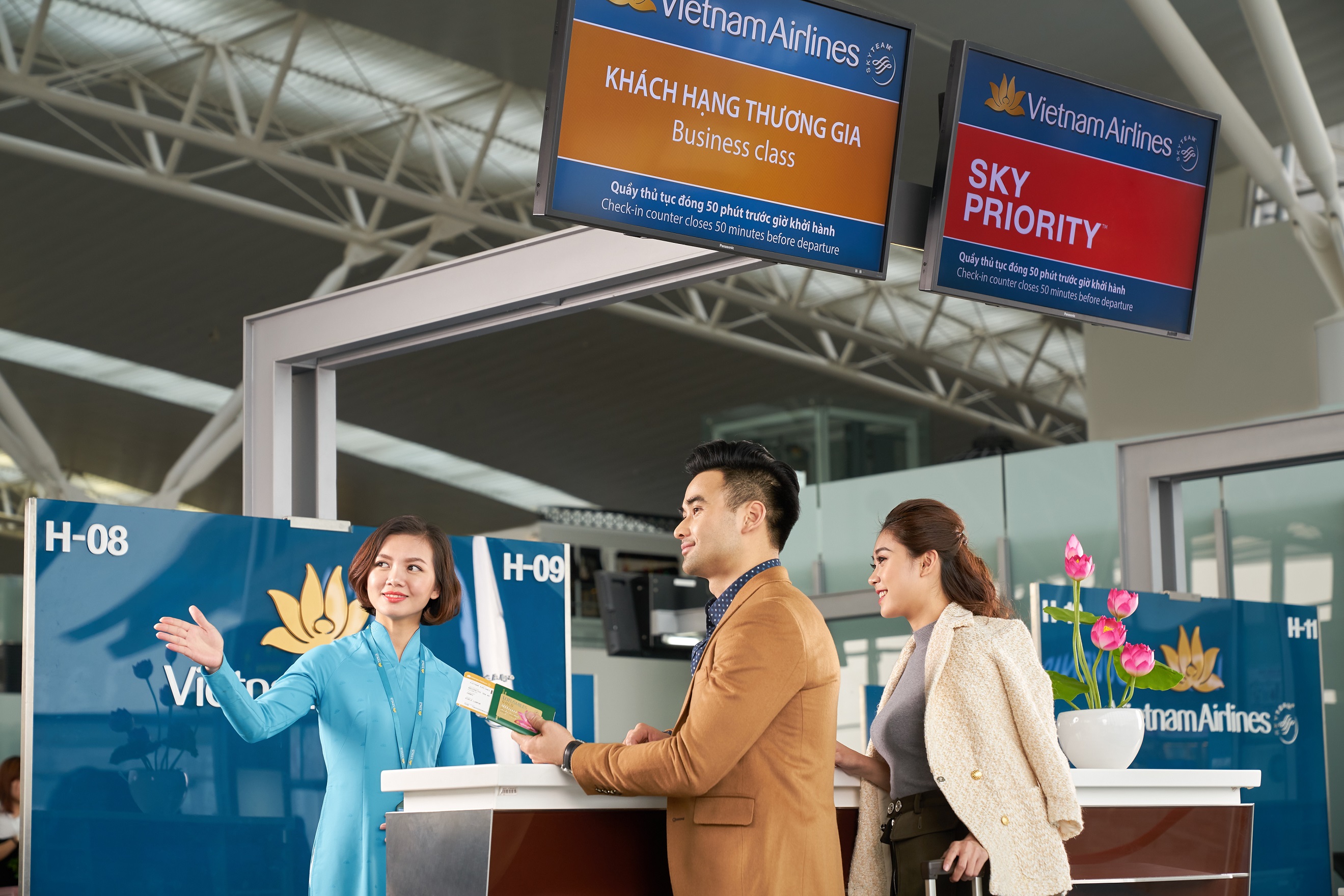 Việc áp dụng phương thức thanh toán dặm và tiền này tạo cơ hội để hành khách của Vietnam Airlines mua vé với giá hấp dẫn mà vẫn được hưởng các dịch vụ theo tiêu chuẩn quốc tế 4 sao do Hãng cung cấp.