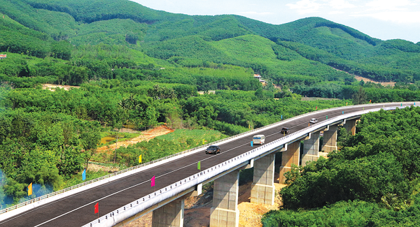 Dự án BT cao tốc La Sơn - Túy Loan do Ban QLDA đường Hồ Chí Minh thực hiện đã cơ bản hoàn thành 66km đầu tuyến