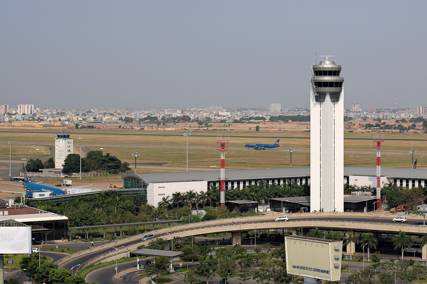 Cảng hàng không quốc tế Tân Sơn Nhất do ACV quản lý khai thác.
