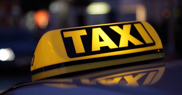 Bộ GTVT tiếp tục chọn phương án giữ nguyên quy định xe taxi phải có hộp đèn với chữ 