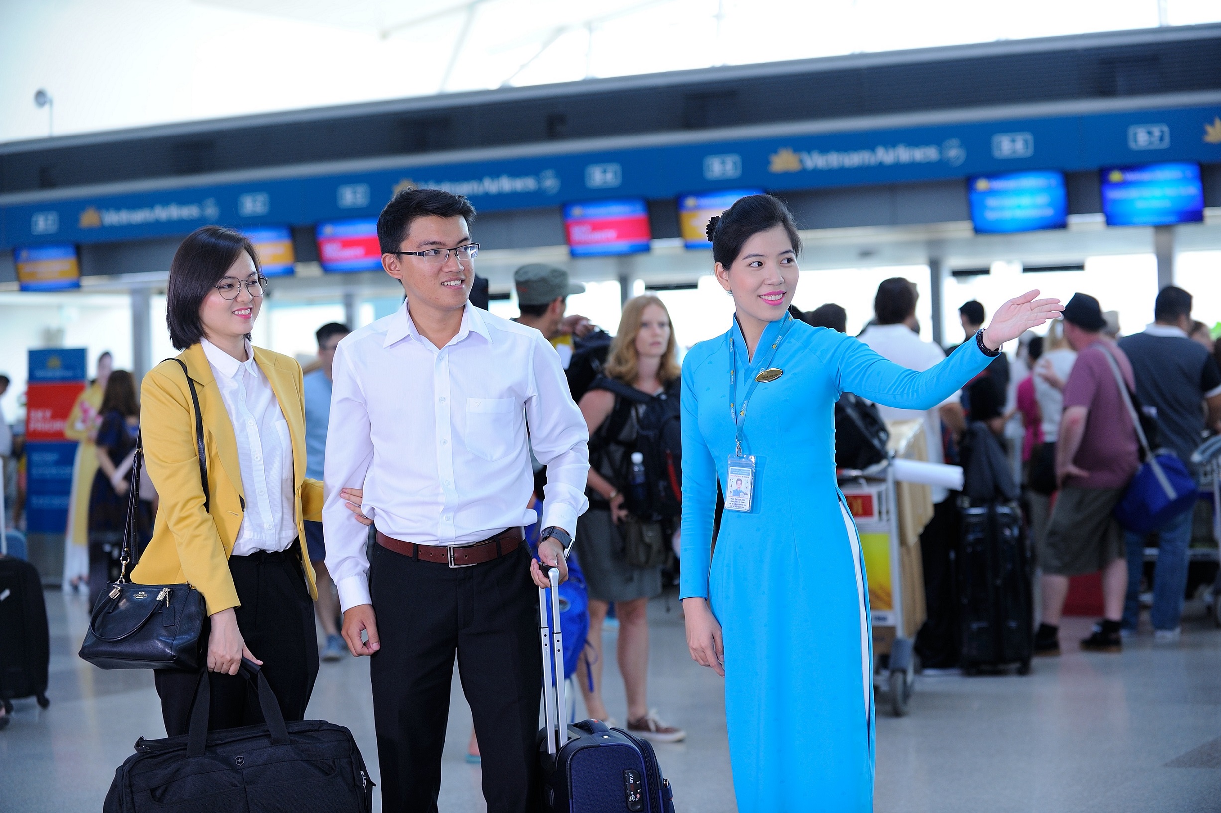 Vietnam Airlines sẽ bố trí biển bảng thông báo về việc nhà ga ngưng phát thanh tại các vị trí thuận tiện như quầy thủ tục, khu vực an ninh soi chiếu, phòng chờ và cửa ra máy bay để hành khách chủ động, lưu tâm cập nhật thông tin chuyến bay trên màn hình thông báo lịch bay (FIDS) tại nhà ga.