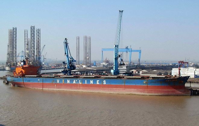 , Công ty mẹ Vinalines phải hoàn thành 3 chỉ tiêu kinh doanh chính trong năm 2019 là đạt sản lượng vận tải biển 4.670.000 tấn; doanh thu 1.549 tỷ đồng; lợi nhuận 0 đồng. 