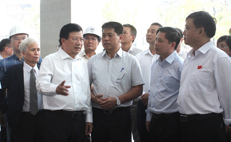 Phó Thủ tướng Trịnh Đình Dũng yêu cầu Tổng thầu không lý sự nhiều, tập trung hoàn thiện các hạng mục còn lại để đưa Dự án vào khai thác trong năm nay.