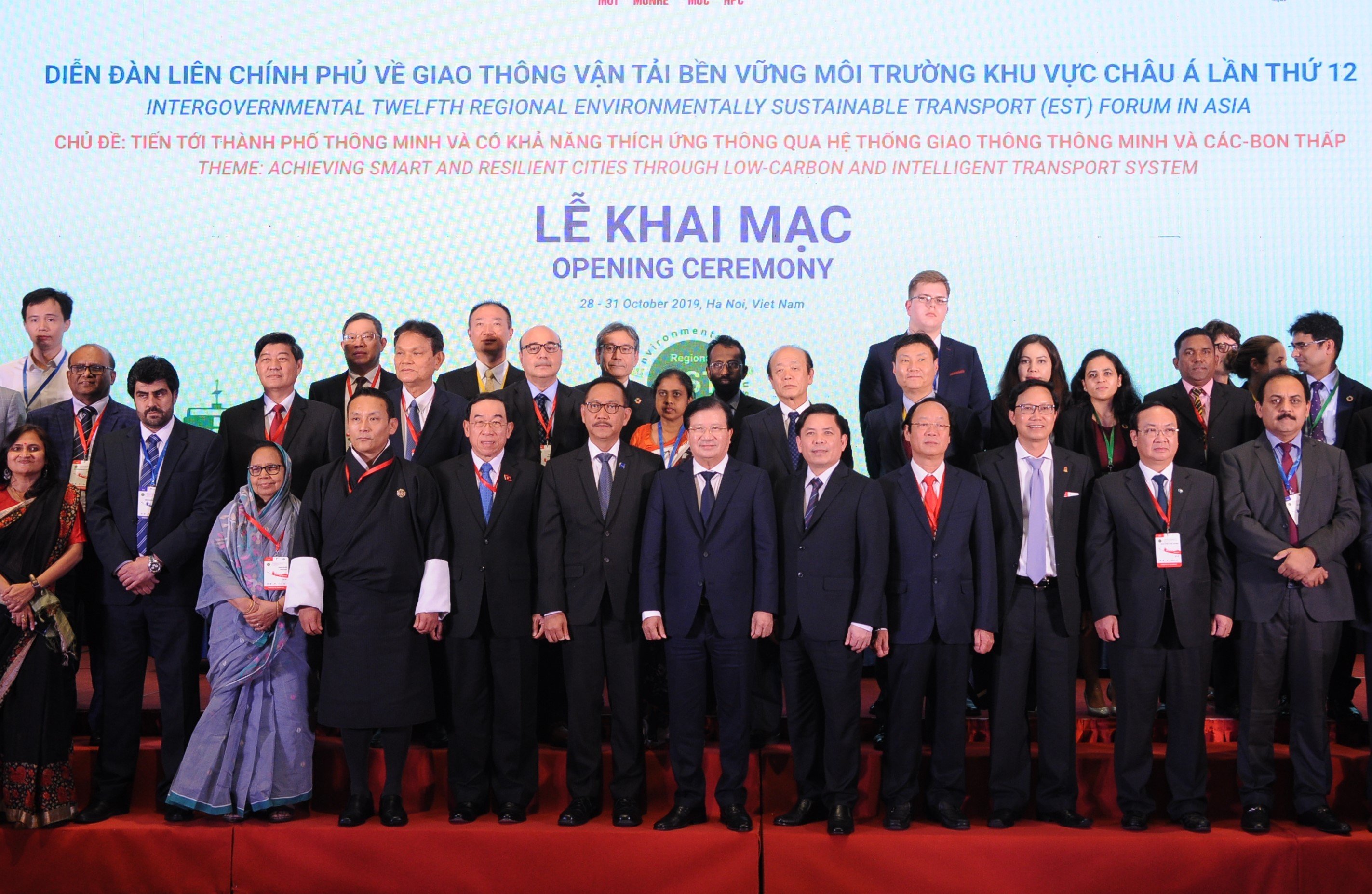 Phó Thủ tướng Chính phủ Việt Nam Trịnh Đình Dũng cùng các đại biểu tham dự Diễn đàn EST12