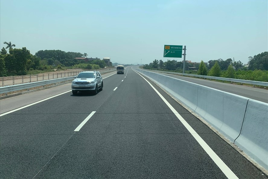 Cao tốc Bắc Giang -  Lạng Sơn đã thông xe từ 29/9/2019 nhưng chưa tiến hành khai thác, thu phí do phải đợi phê duyệt của UBND tỉnh Lạng Sơn và các cơ quan chức năng.