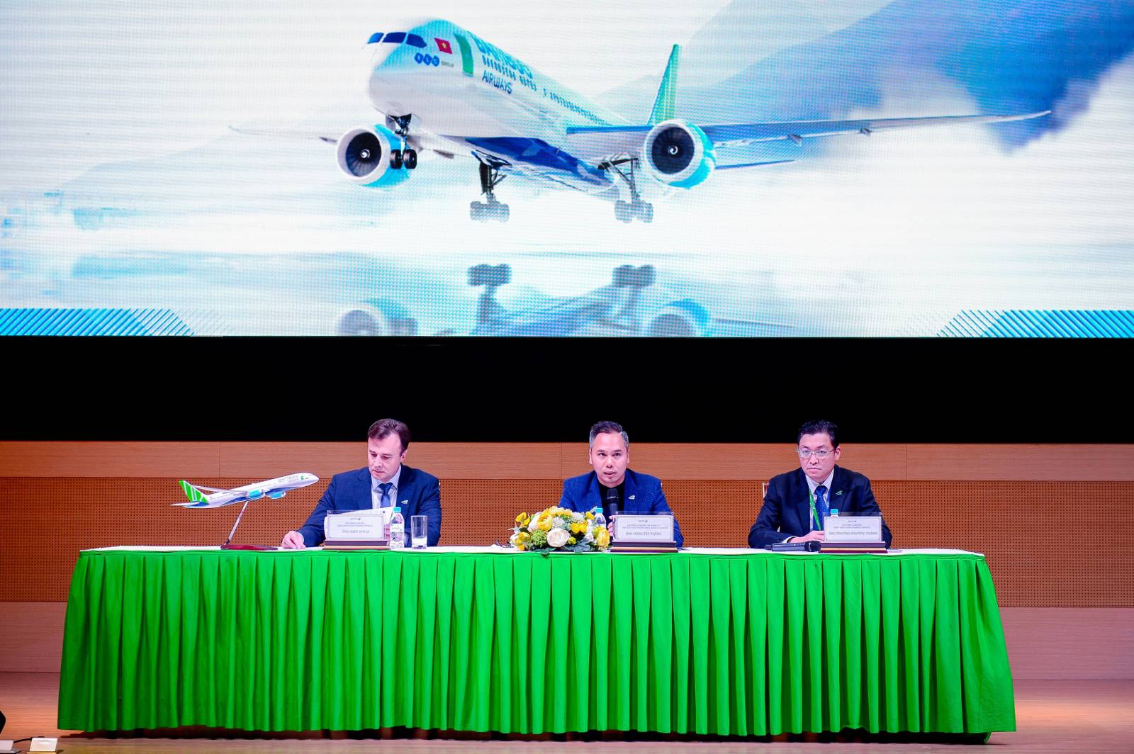 Để tạo điều kiện thuận lợi cho các nhà đầu tư quan tâm tới cổ phiếu BAV, Bamboo Airways cũng công bố Hội thảo với chủ đề “Tiềm năng & Cơ hội đầu tư Bamboo Airways”, tổ chức vào ngày 22/12/2019 tại quần thể nghỉ dưỡng FLC Hạ Long (Quảng Ninh).