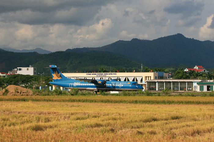 Theo quyết định phê duyệt điều chỉnh quy hoạch sân bay Ðiện Biên có tổng nhu cầu sử dụng đất là 201,39ha. Ðây là cảng hàng không nội địa có hoạt động bay quốc tế, là sân bay dùng chung dân dụng và quân sự. 