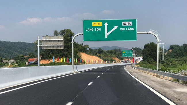 Việc đưa vào khai thác tuyến cao tốc Bắc Giang - Lạng Sơn sẽ rút ngắn thời gian chạy xe từ Hà Nội lên Lạng Sơn và ngược lại.