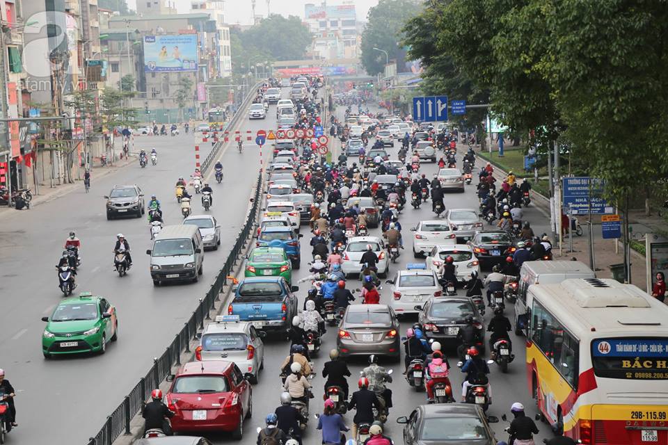 Lưu lượng giao thông tại cửa ngõ các thành phố lớn như Hà Nội và Tp.HCM sẽ gia tăng trong ngày mai - mùng 4 Tết Canh Tý.
