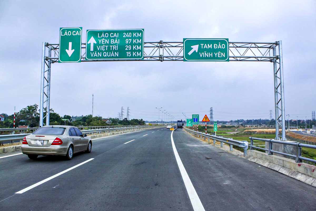 Trong trường hợp đường cao tốc Tuyên Quang – Phú Thọ được đầu tư thì hành trình từ thành phố Tuyên Quang về Hà Nội (đến cầu Nhật Tân), dài 126,2km với thời gian di chuyển chỉ mất 1h35p (vận tốc 80km/h).