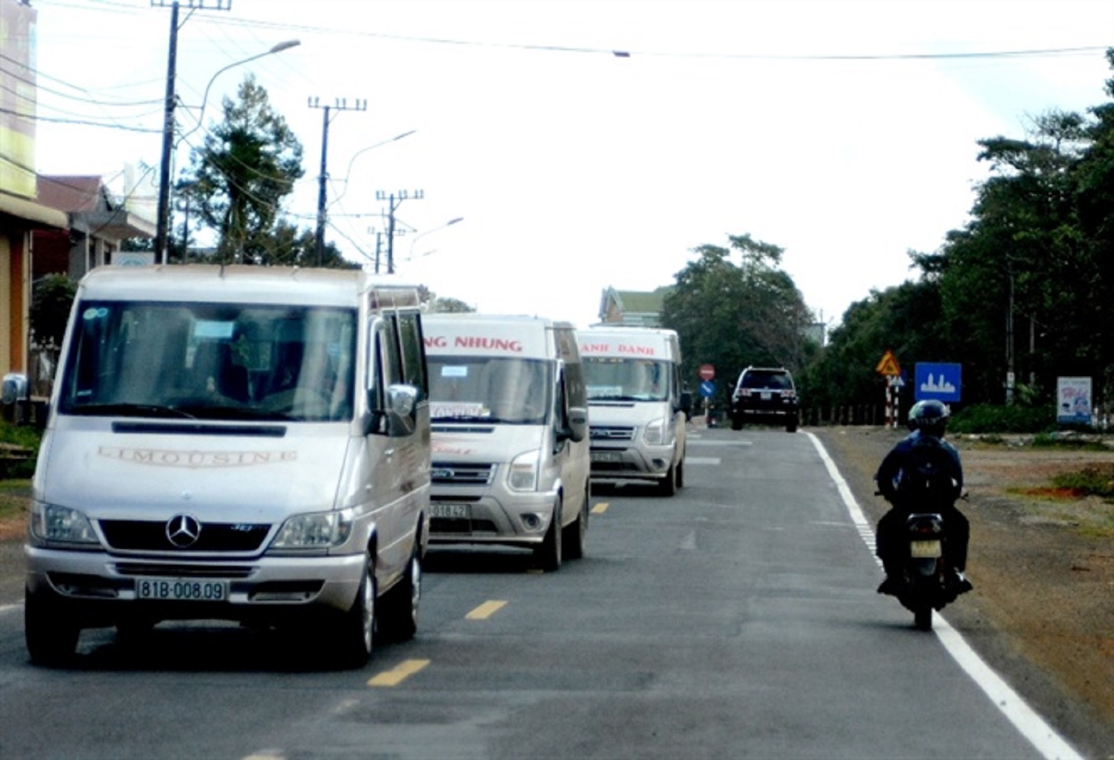 Một đoạn Quốc lộ 19 chật chội qua địa phận tỉnh Gia Lai.
