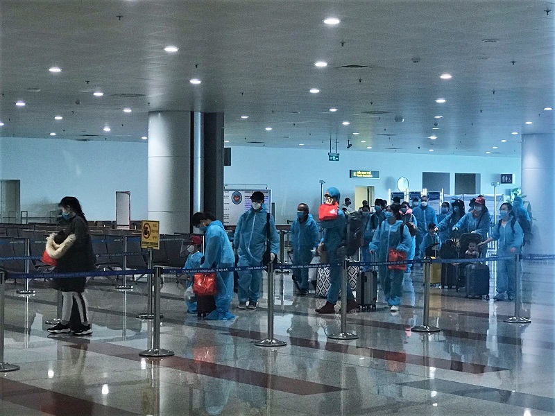 Ngay sau khi hạ cánh tại Nội Bài, toàn bộ hành khách trên chuyến bay đã được tổ chức cách ly tập trung, còn tàu bay được phun khử trùng ngay sau đó.