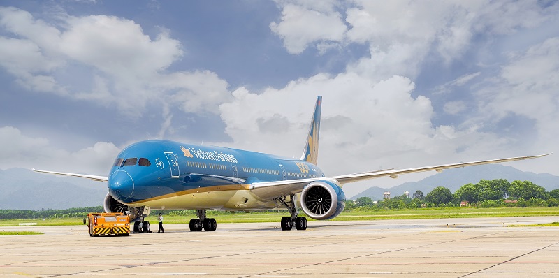 Vietnam Airlines sẽ chủ động tăng cường đưa vào khai thác các tàu bay thân rộng Airbus A350, Boeing 787-9 và Boeing 787-10 trên các đường bay nội địa kết nối Hà Nội, Tp Hồ Chí Minh với các điểm đang được nhiều người dân lựa chọn trong cao điểm hè 202.0 như Đà Nẵng, Nha Trang, Phú Quốc