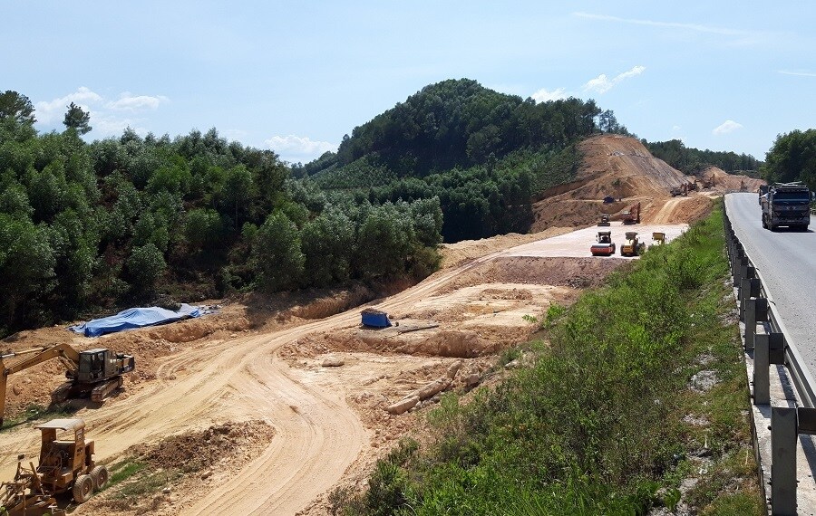 Dự án đường cao tốc Cam Lộ - La Sơn là một trong số các Dự án có khối lượng vốn được giải ngân tốt nhất hiện nay.