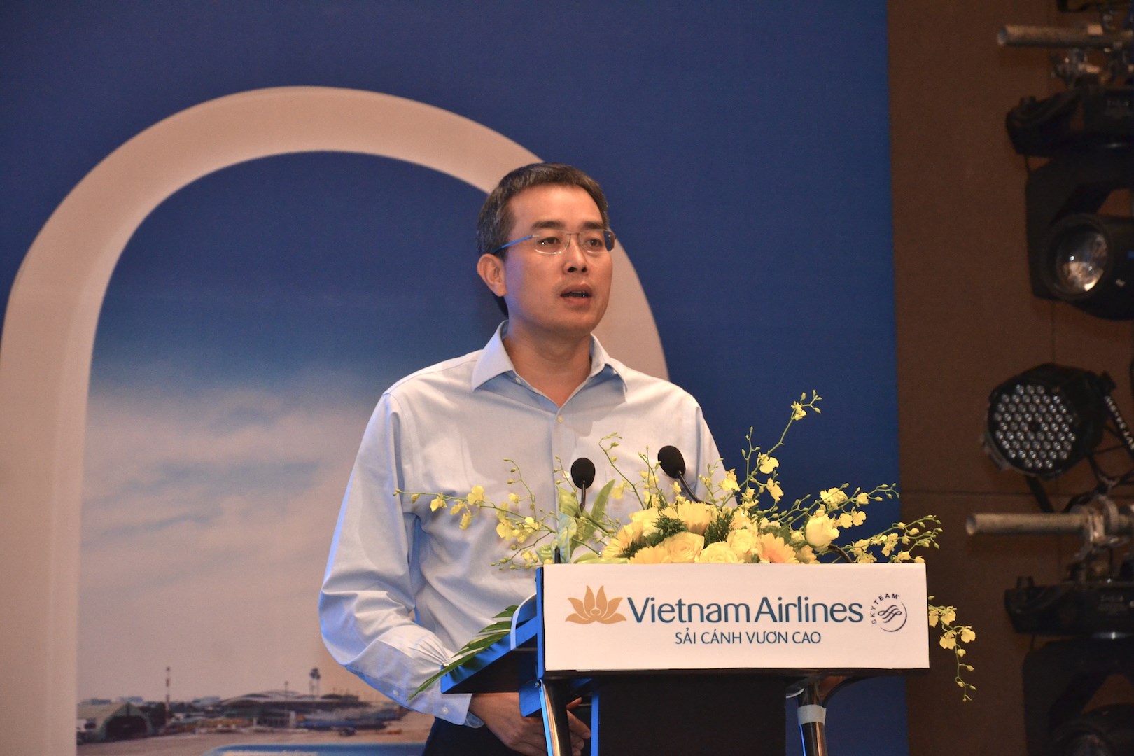 Ông Đặng Ngọc Hòa phát biểu tại một hội nghị của Vietnam Airlines.