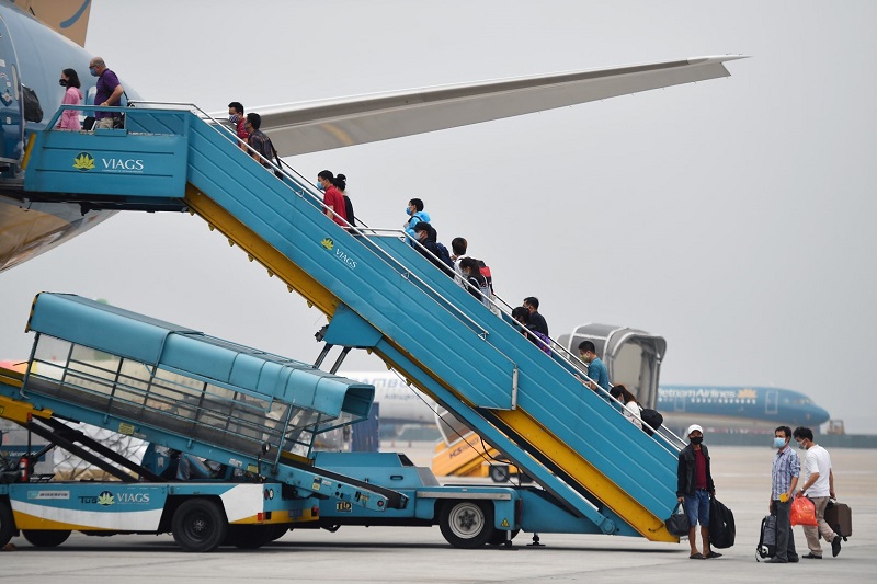 Vé máy bay dịp Tết được Vietnam Airlines mở bán sớm nhằm tạo điều kiện thuận lợi cho hành khách đồng thời giúp người dân có thói quen lập kế hoạch đi lại từ sớm, đảm bảo đặt được chỗ trong thời gian cao điểm.