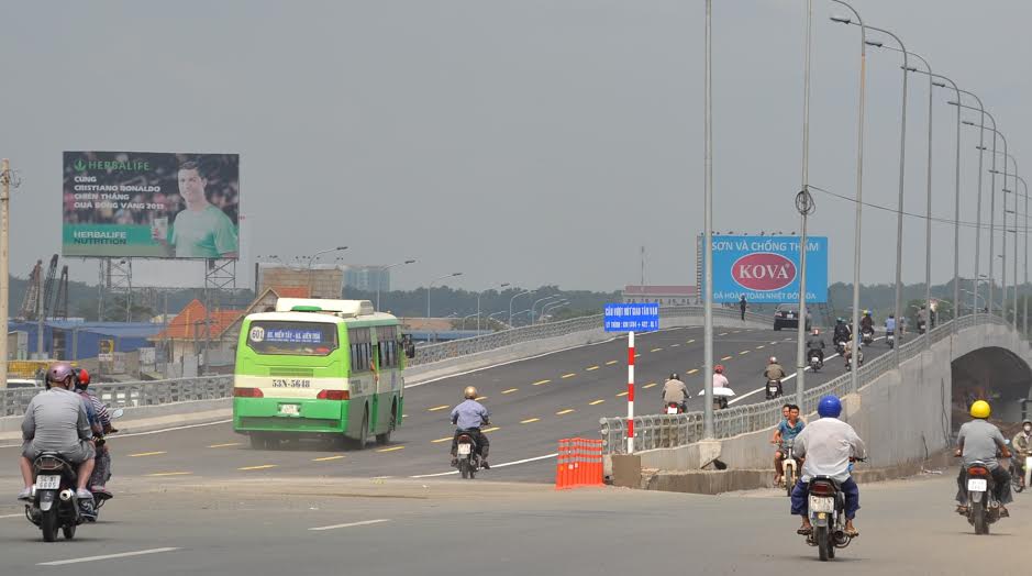Cầu vượt Tân Vạn- một hạng mục trong Dự án cầu Đồng Nai mới.
