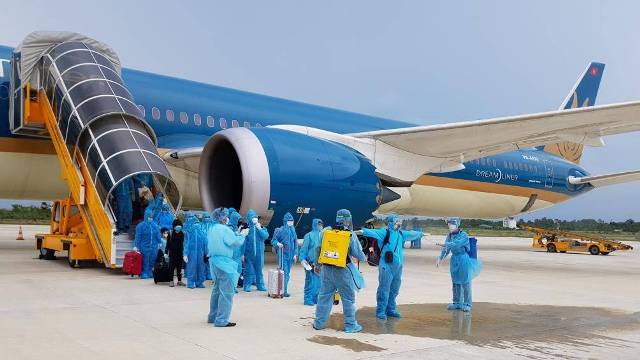 Việc mở lại các đường bay quốc tế sẽ được các cơ quan chức năng xem xét thận trọng.
